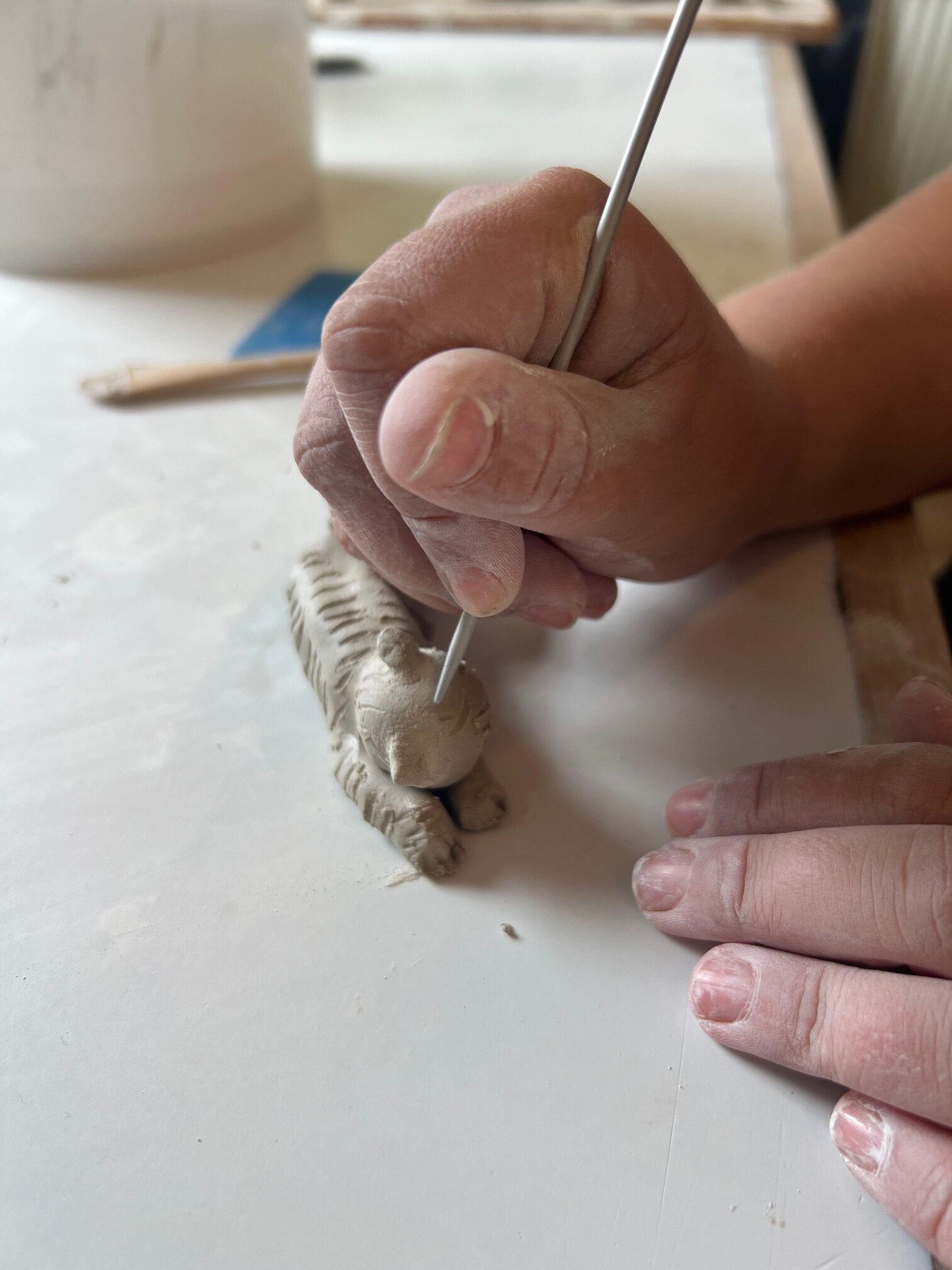 Handwerk und Konzentration im T&ouml;pferkurs