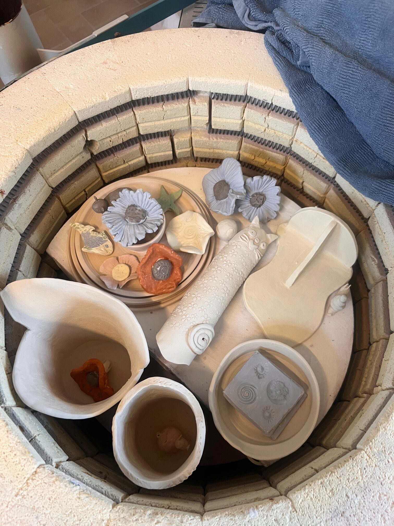 H&auml;nde formen Ton an der Drehscheibe