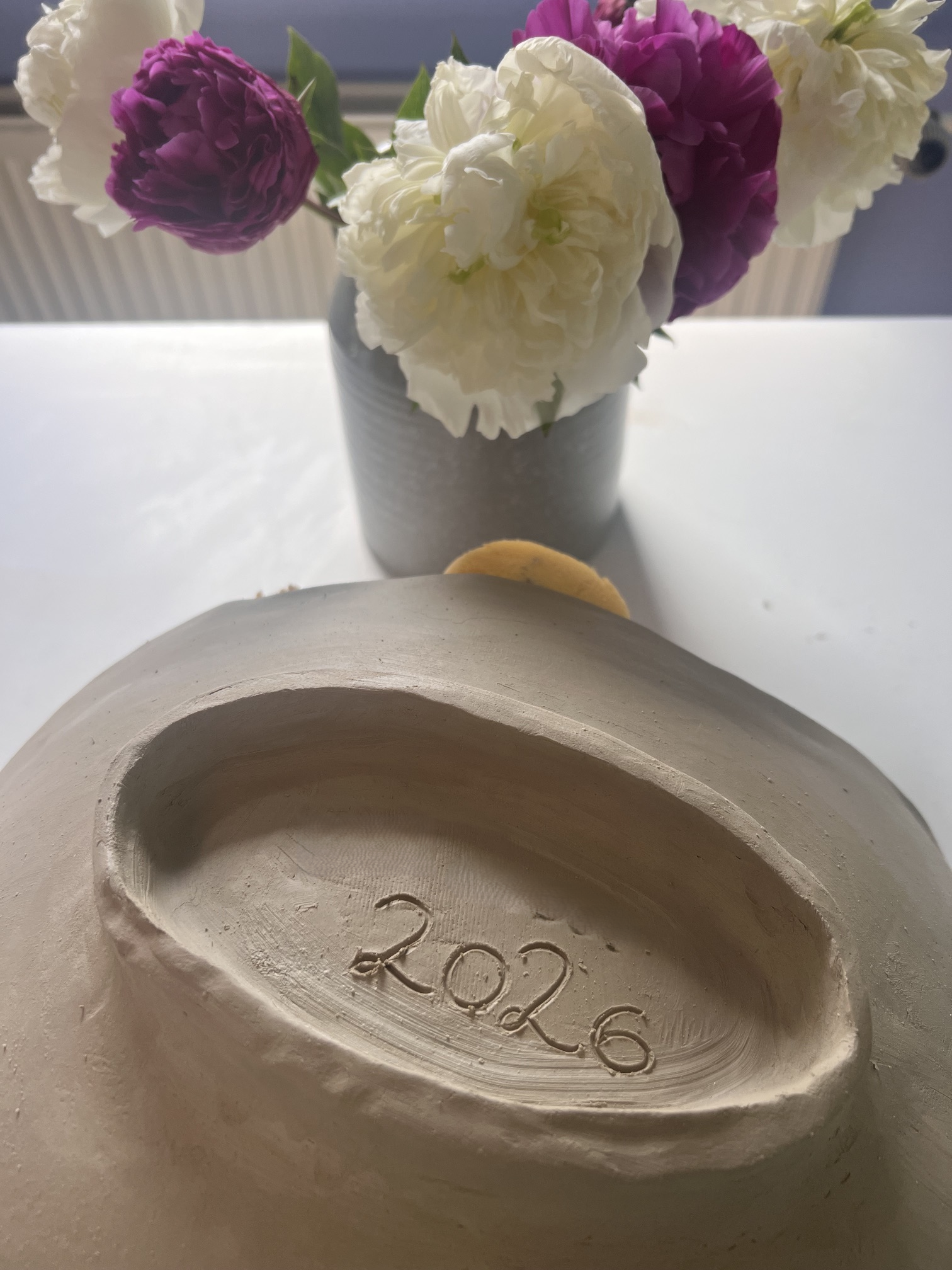 Personalisierte Gravur im Inneren einer Belly Bowl &mdash; Atelier SiSu